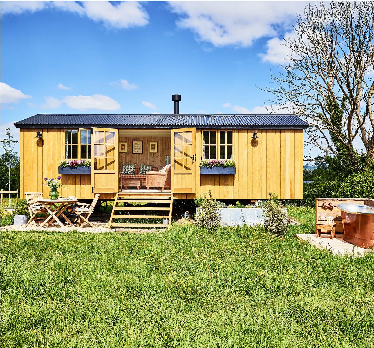 Vine Hut Straight On.jpg